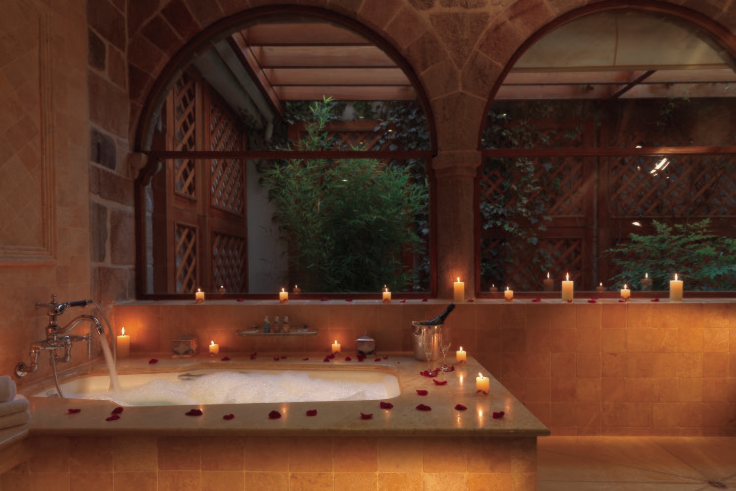 A bath tub with candles and rose petals in Belmond Hotel Monasterio, Peru