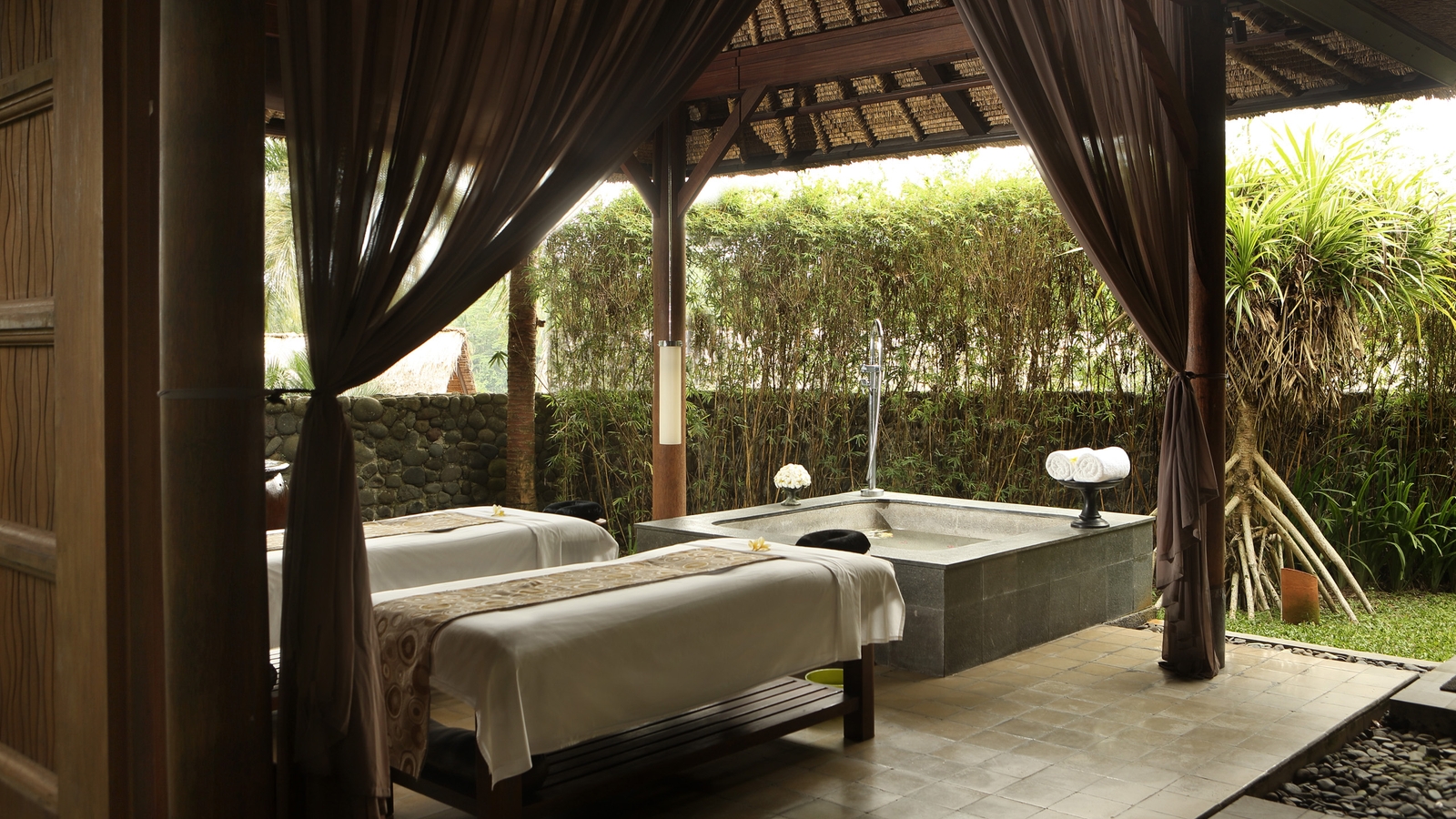 alila-ubud-outdoor-spa