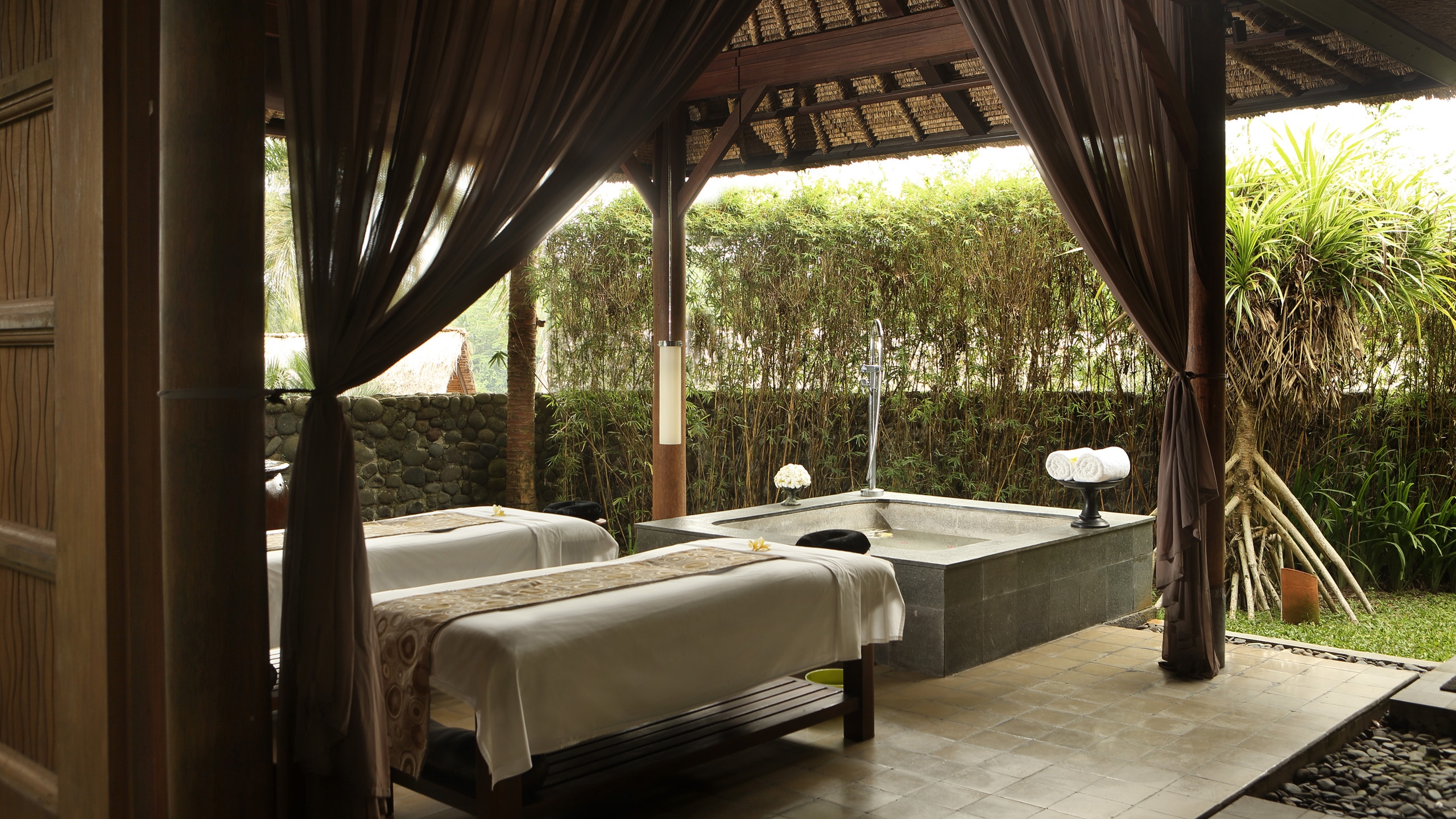 alila-ubud-outdoor-spa