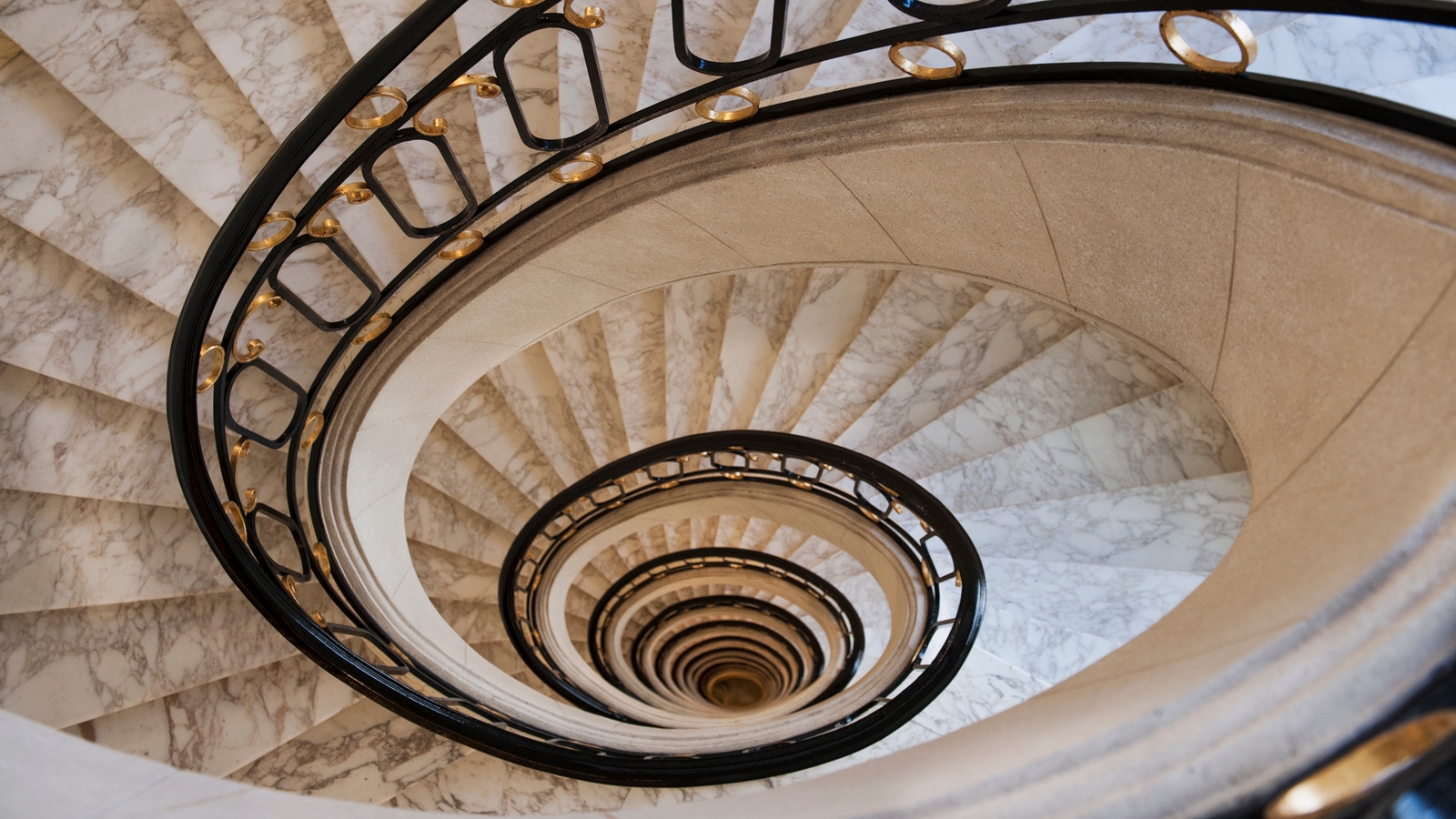 alvear-palace-hotel-staircase