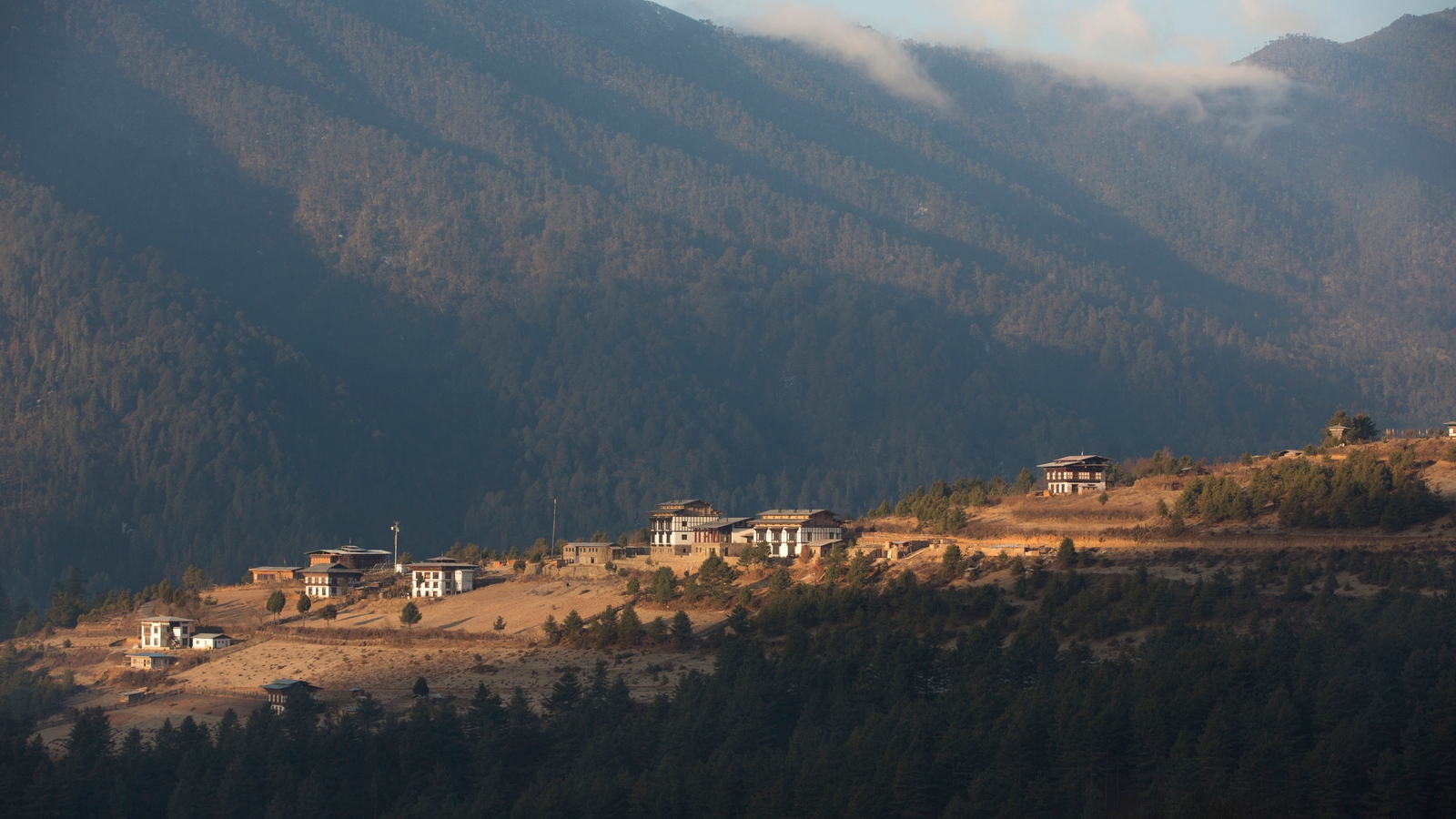 gangte-lodge-exterior