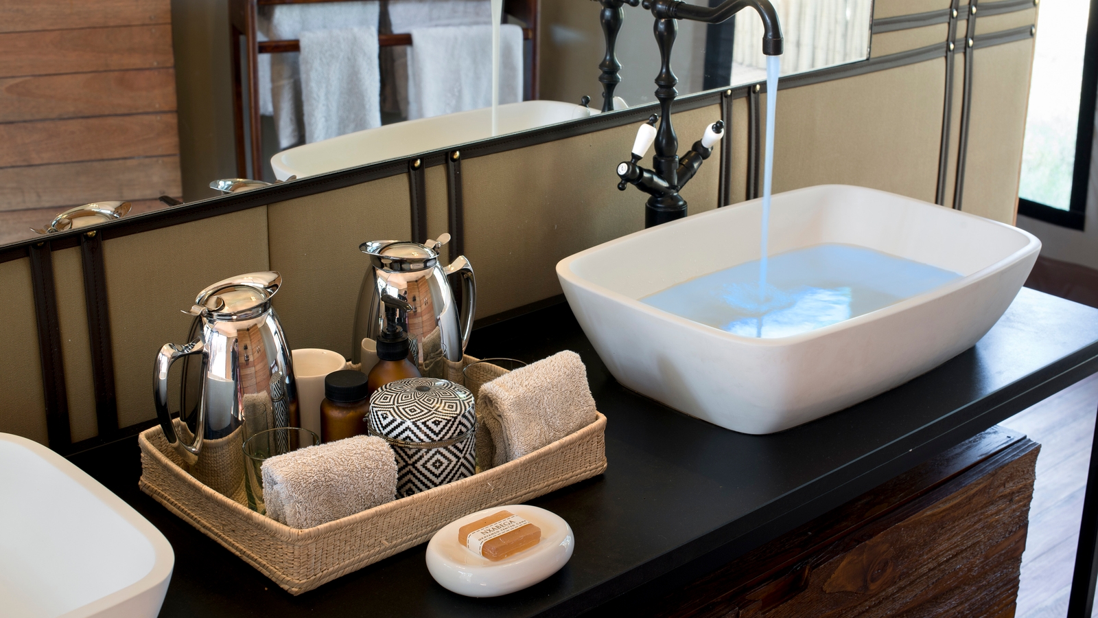 nxabega-lodge-bathroom
