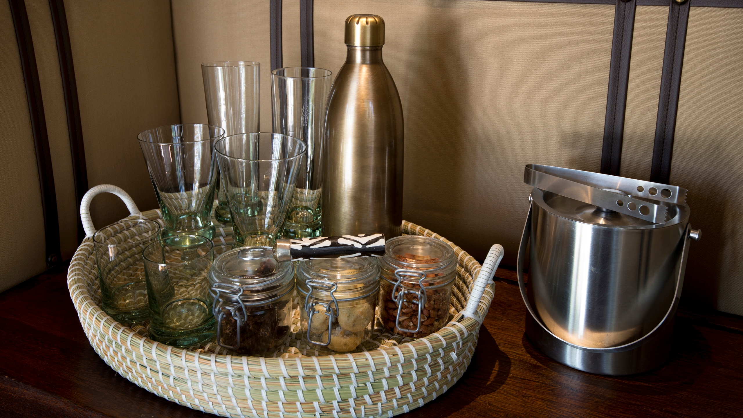 nxabega-lodge-cocktails