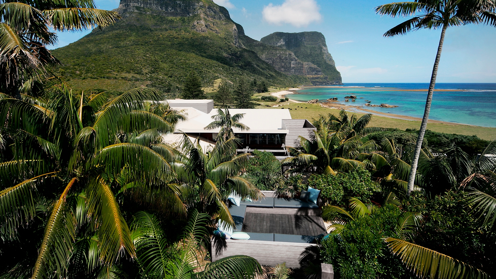 capella-lodge-exterior