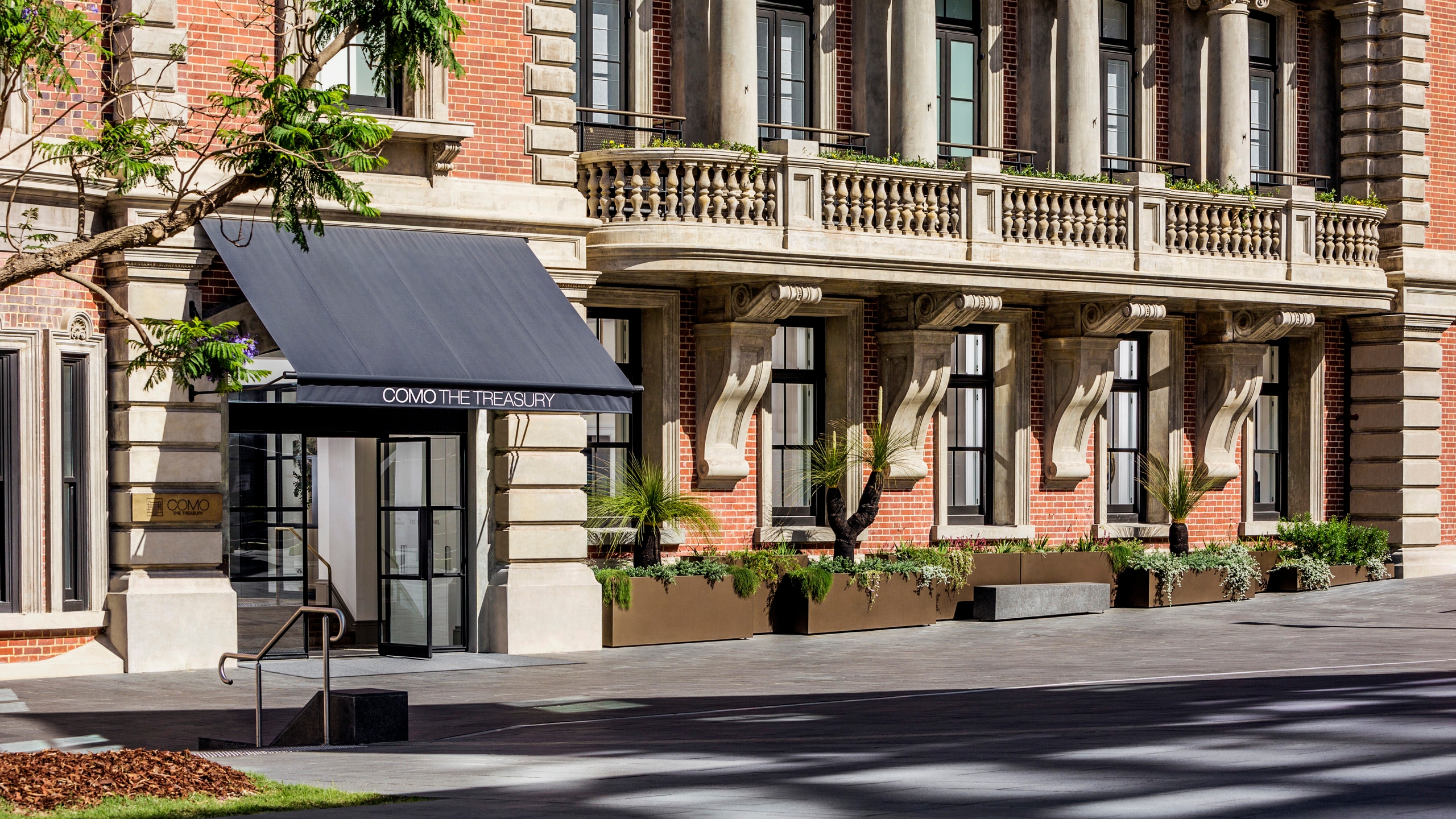 como-the-treasury-facade-1