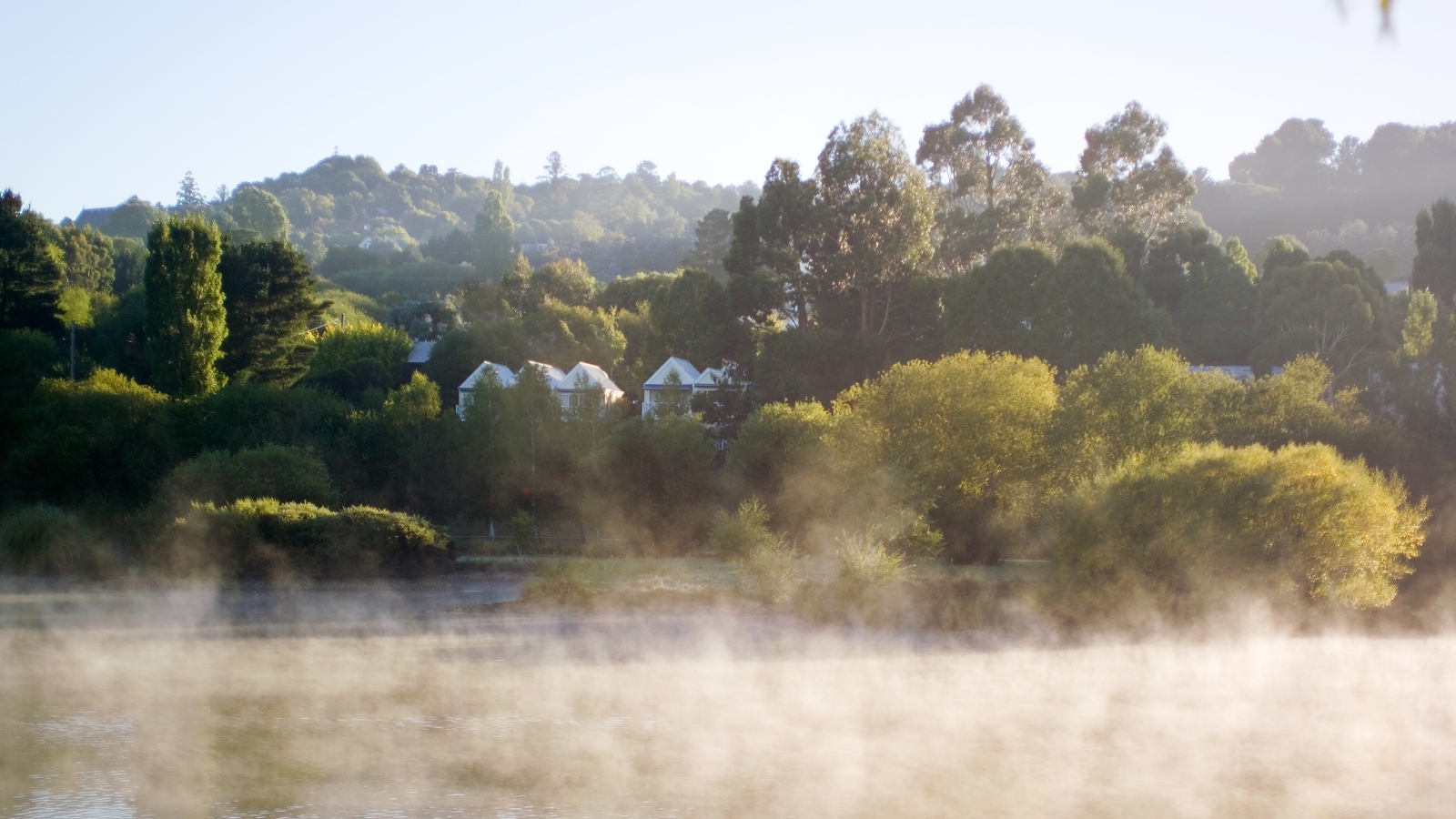 lake-house-daylesford-morning