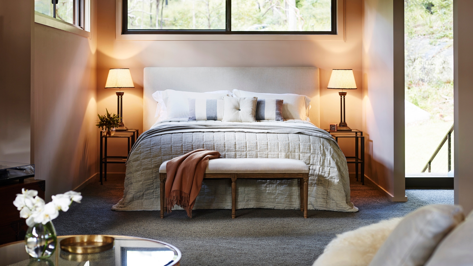 pretty-beach-house-bedroom