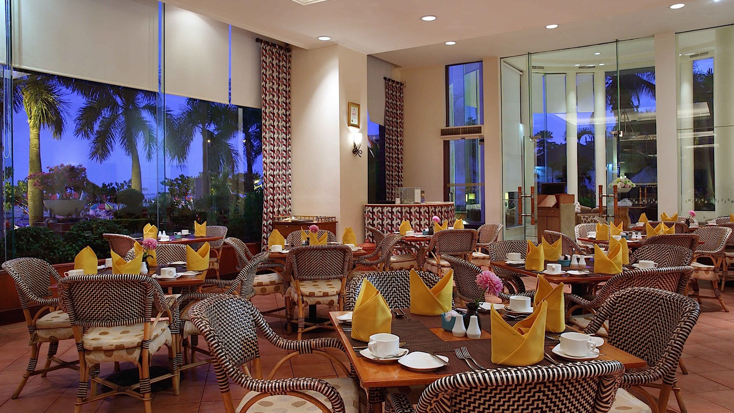 aryaduta-makassar-restaurant