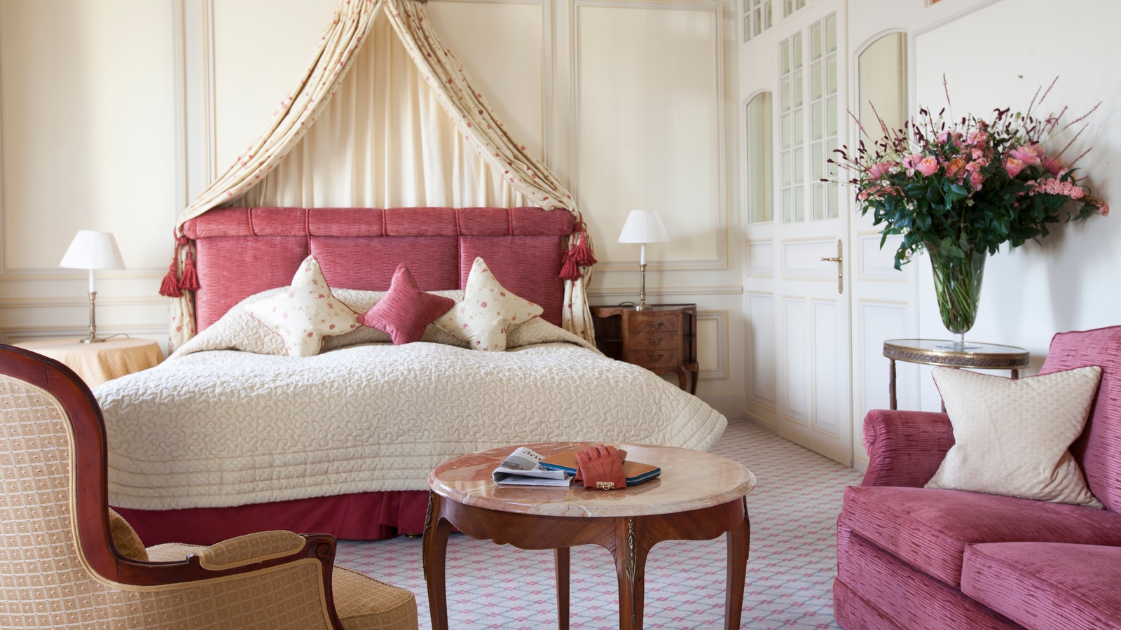 beau-rivage-geneva-suite-bedroom