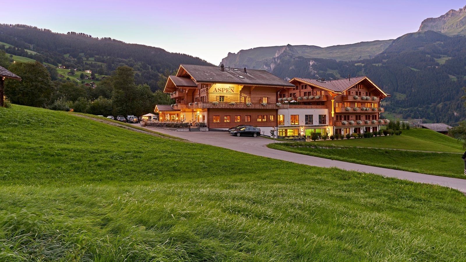 hotel-aspen-evening