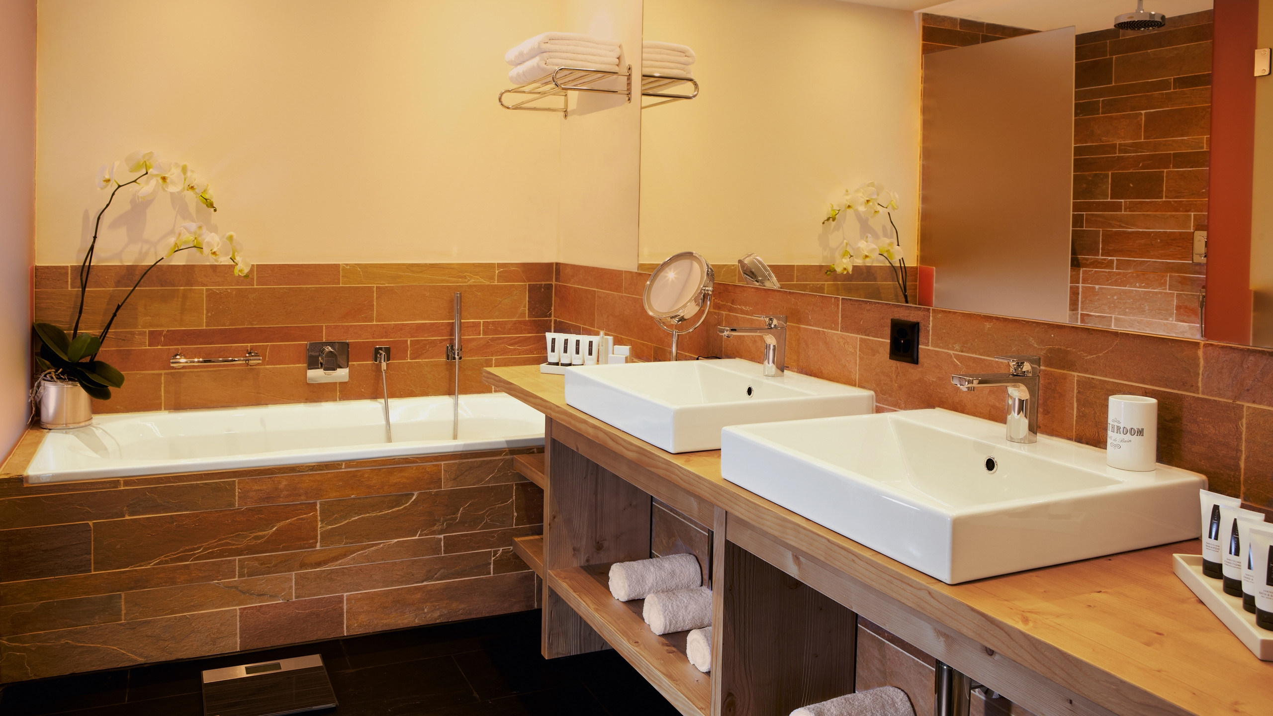 nira-alpina-bathroom