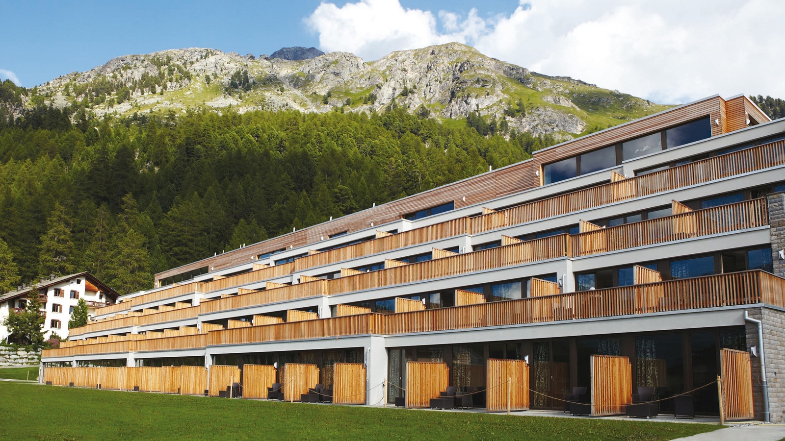 nira-alpina-summer-exterior