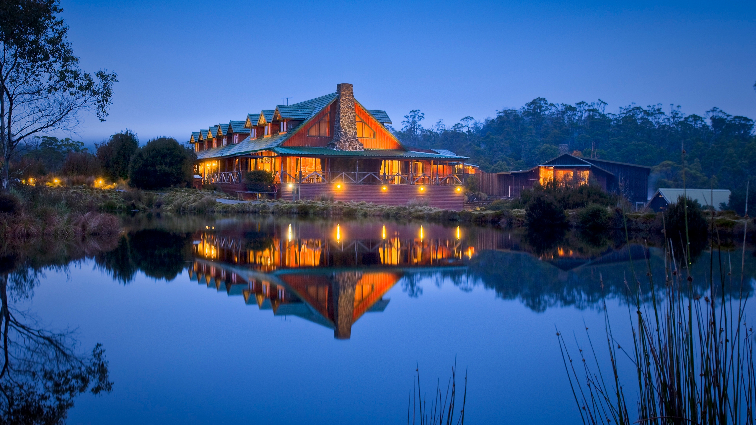 peppers-cradle-mountain-cabin-night