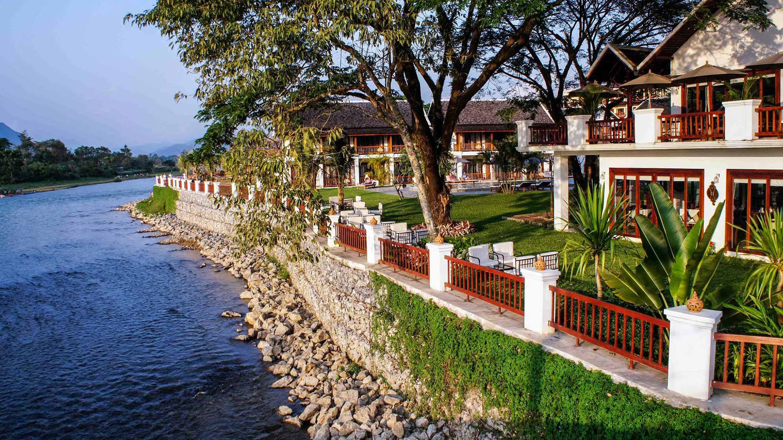 riverside-boutique-vang-vieng