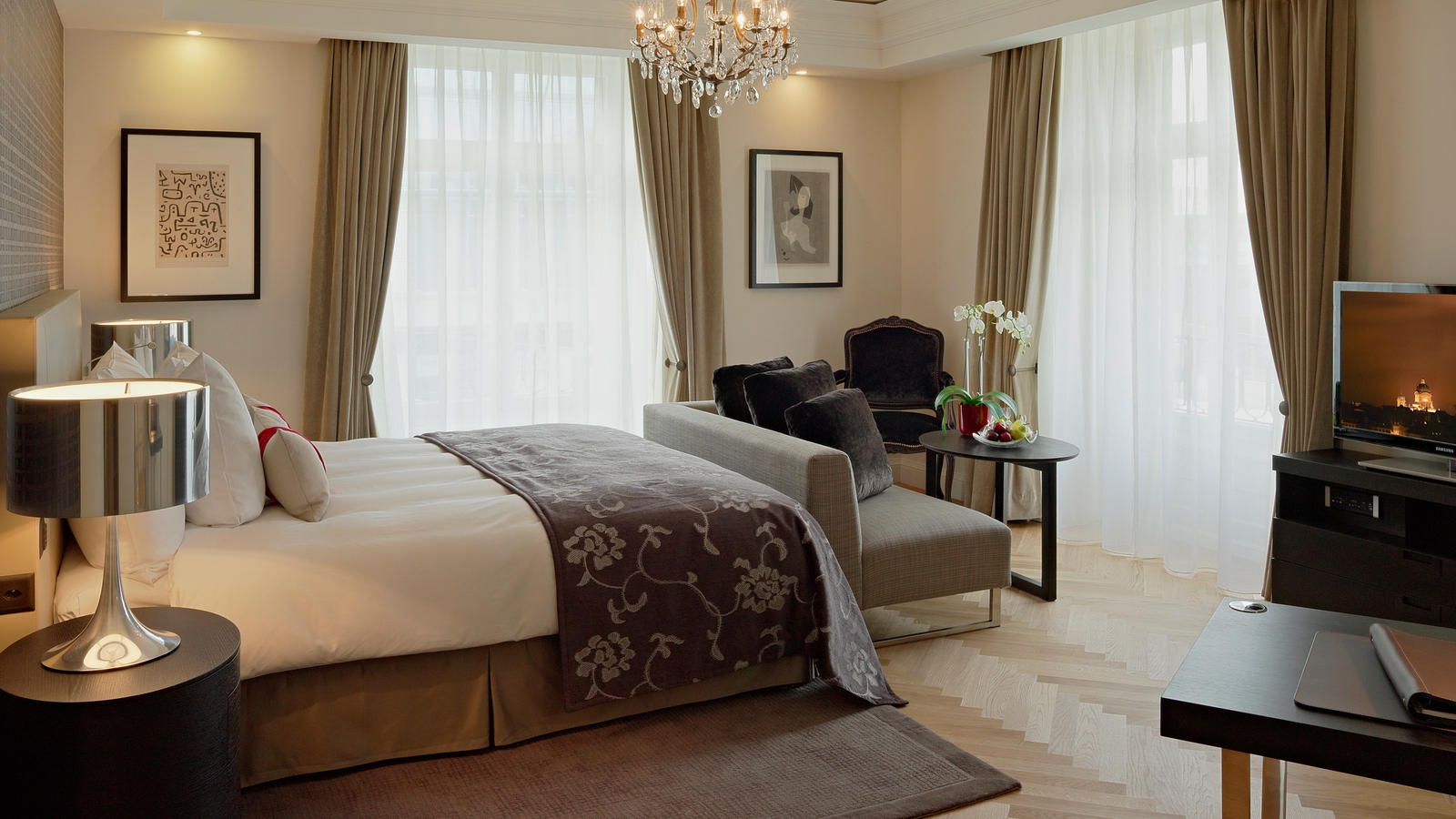 schweizerhof-hotel-bedroom