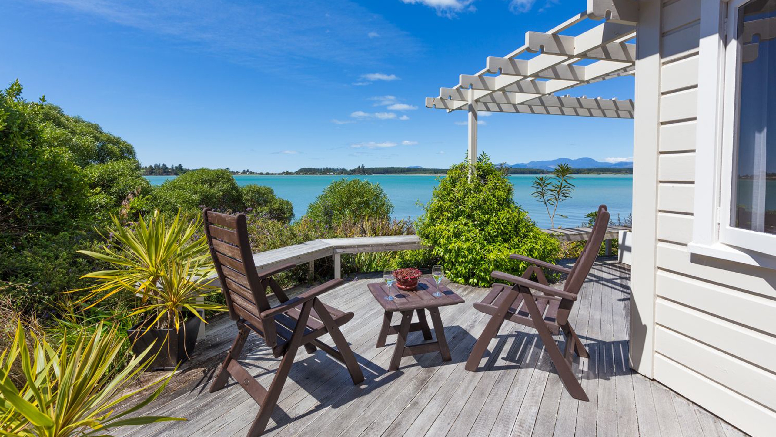 bronte-country-estate-decking
