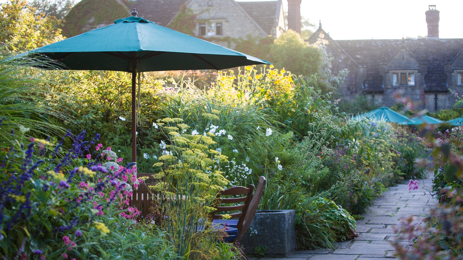 gravetye-manor-garden-bench