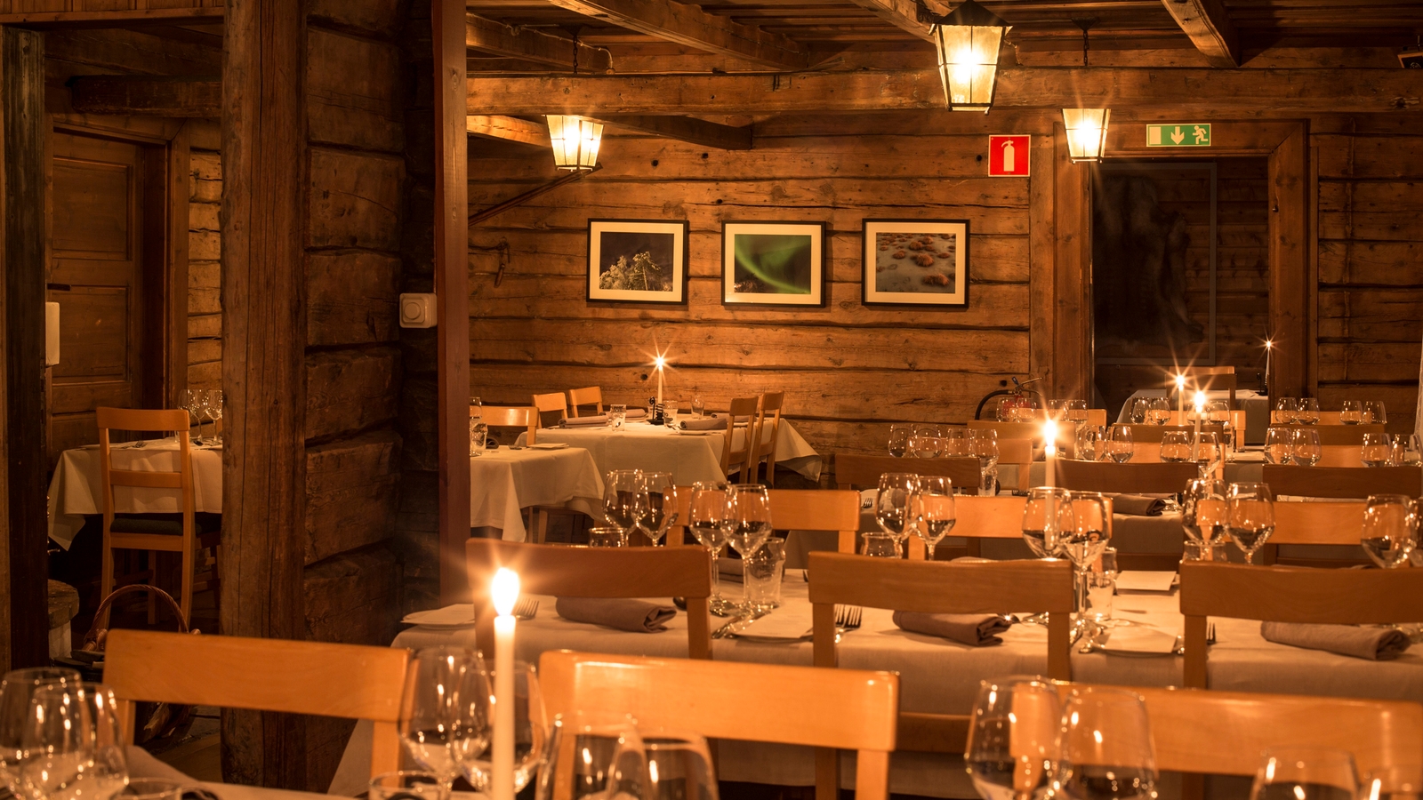 ice-hotel-restaurant-1