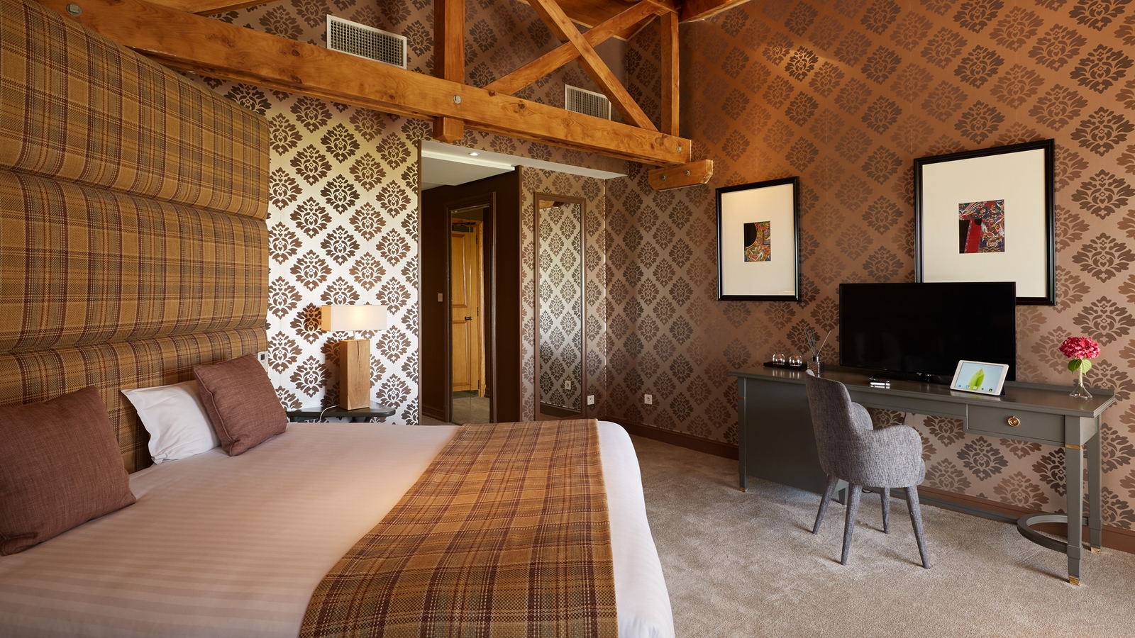 chateau-grand-barrail-bedroom