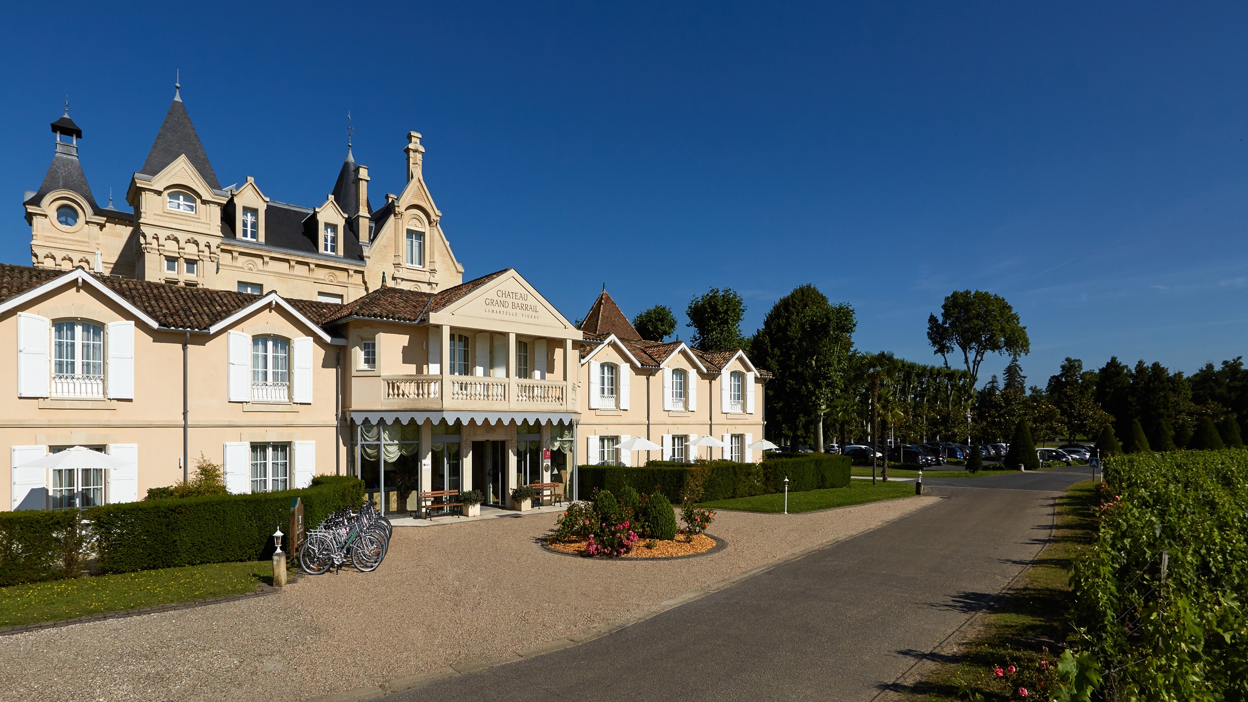 chateau-grand-barrail-exterior