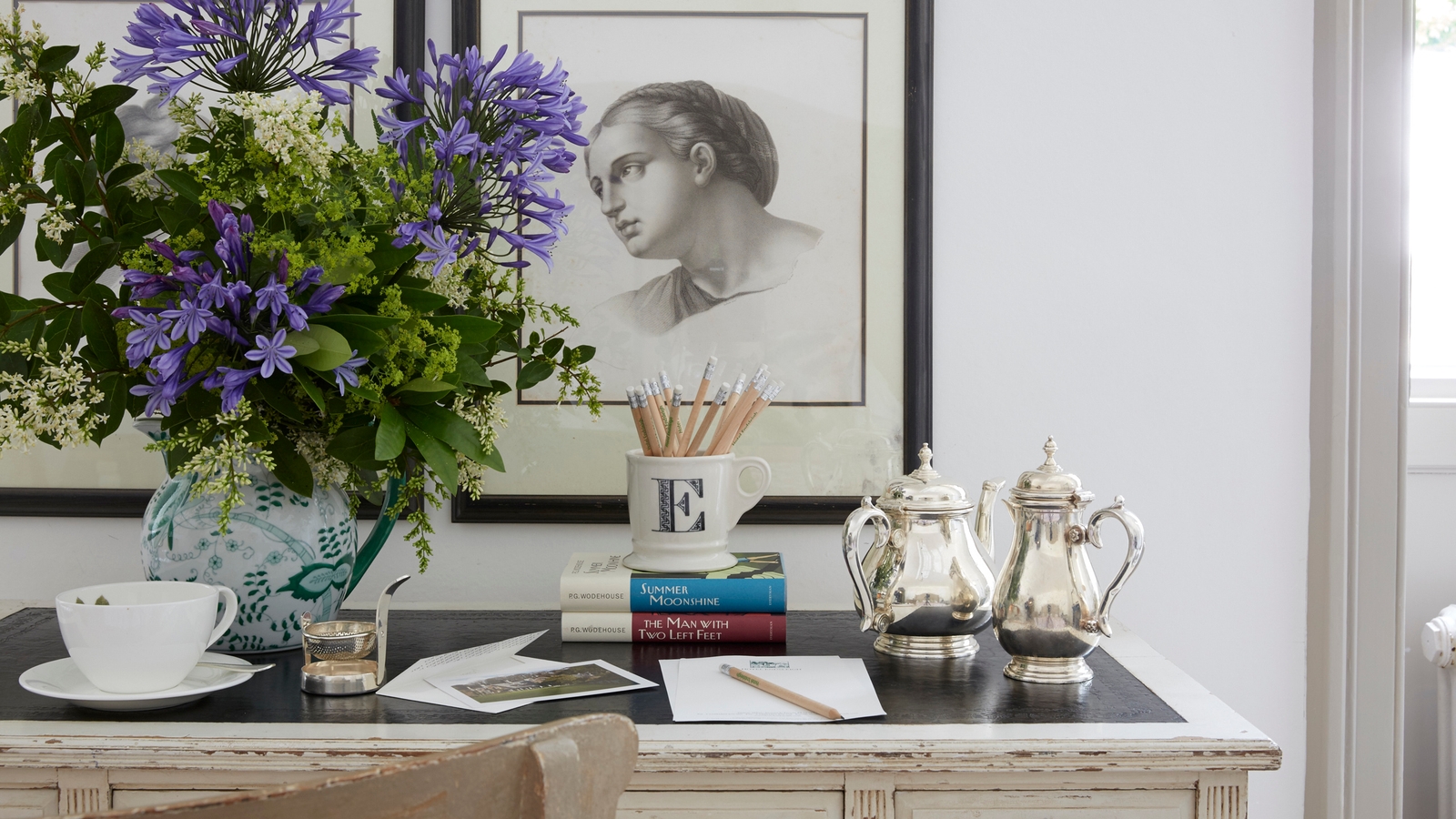 endsleigh-hotel-desk