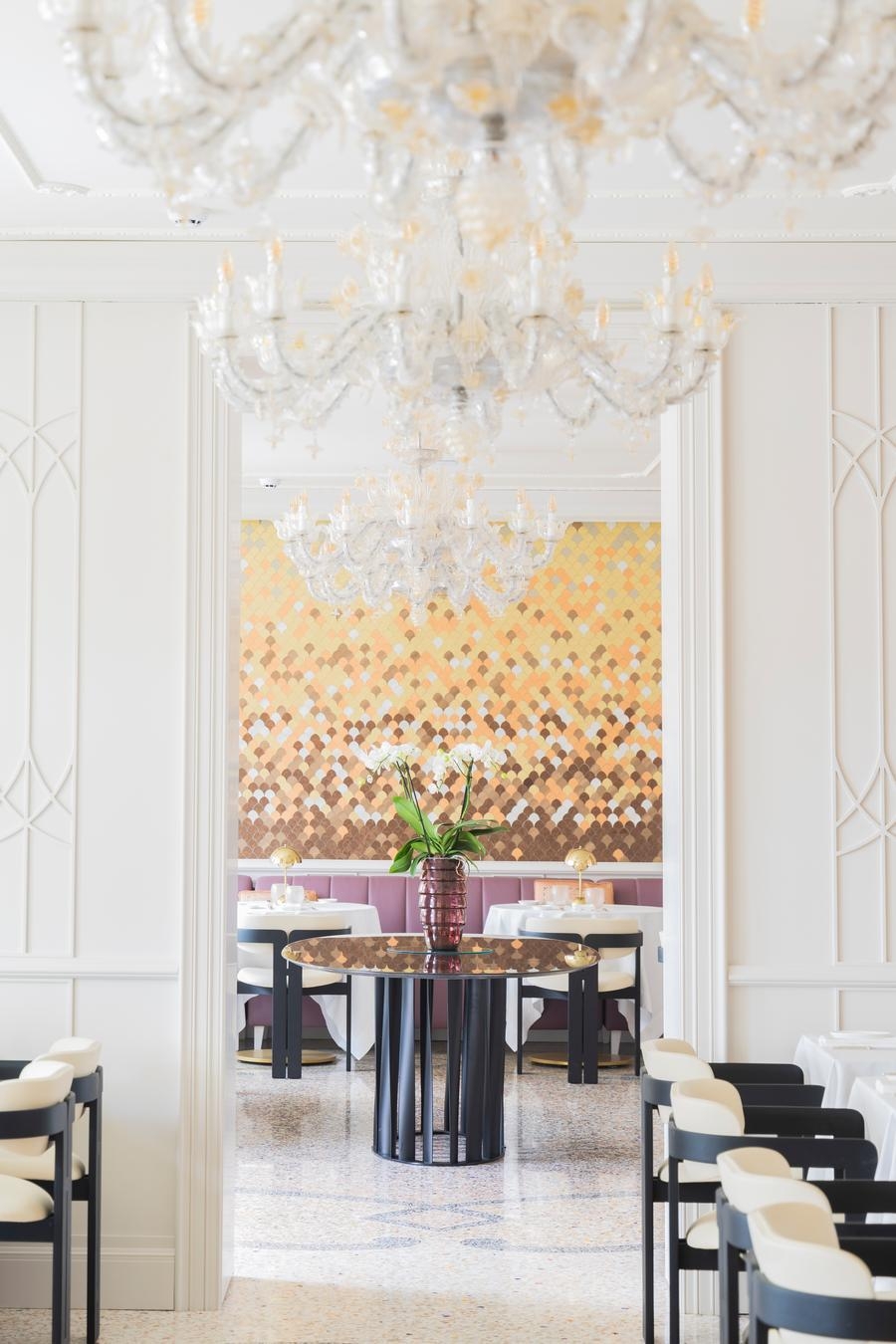 The indoor restaurant at Hotel Londra Palace in Venice.
