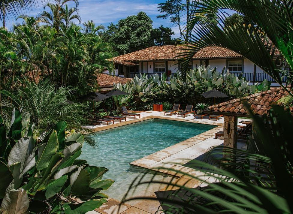 Outdoor pool and exterior of Pousada Literária