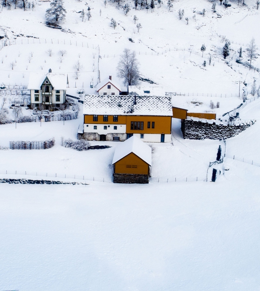 A view of Åmot from afar in winter, blanketed in snow.