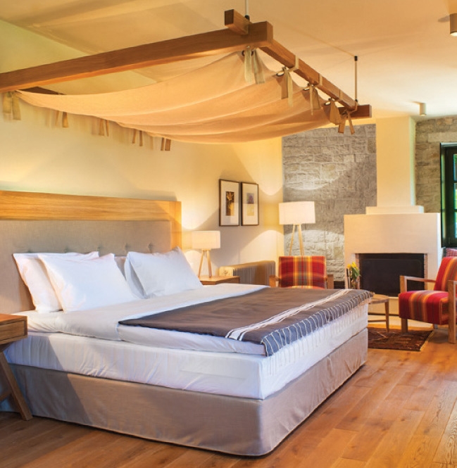 A guestroom of Aristi Mountain Resort in Greece