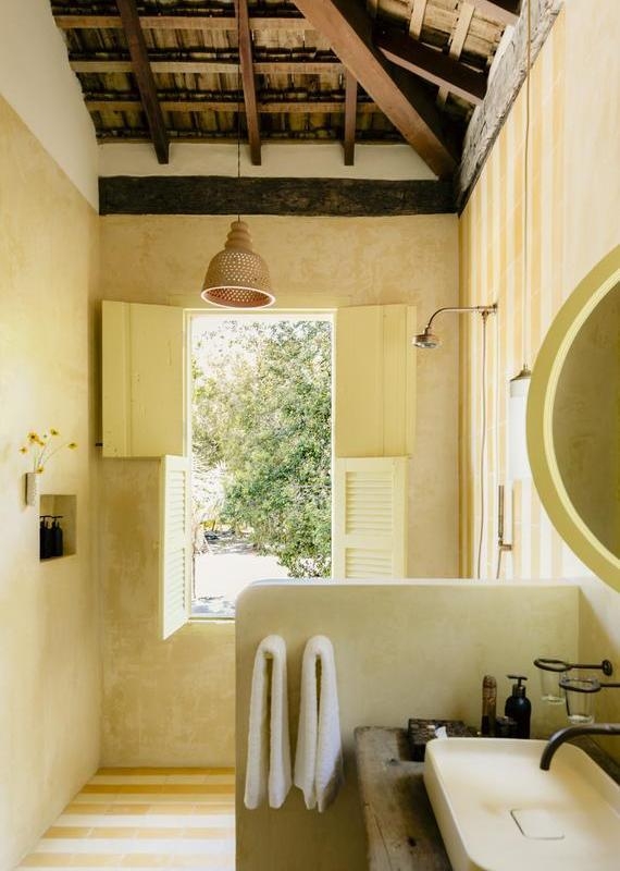 Casa Amarela Uxua Mare bathroom