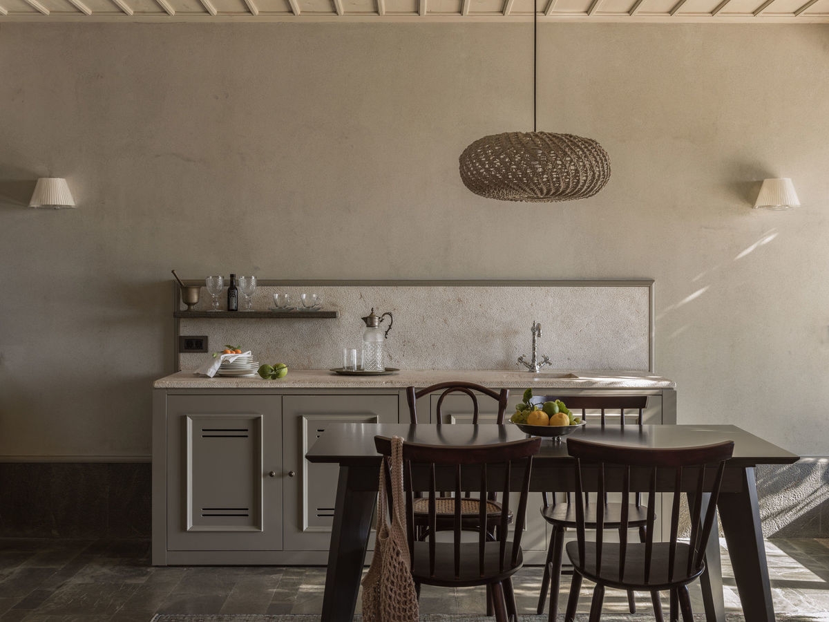 kinsterna pool villa dining area