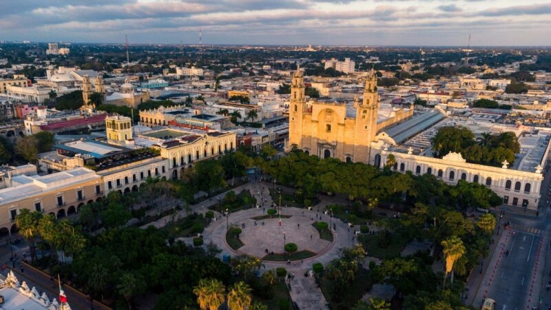 Aerial view of he Plaza Grande and cathedral in Mérida, Mexico