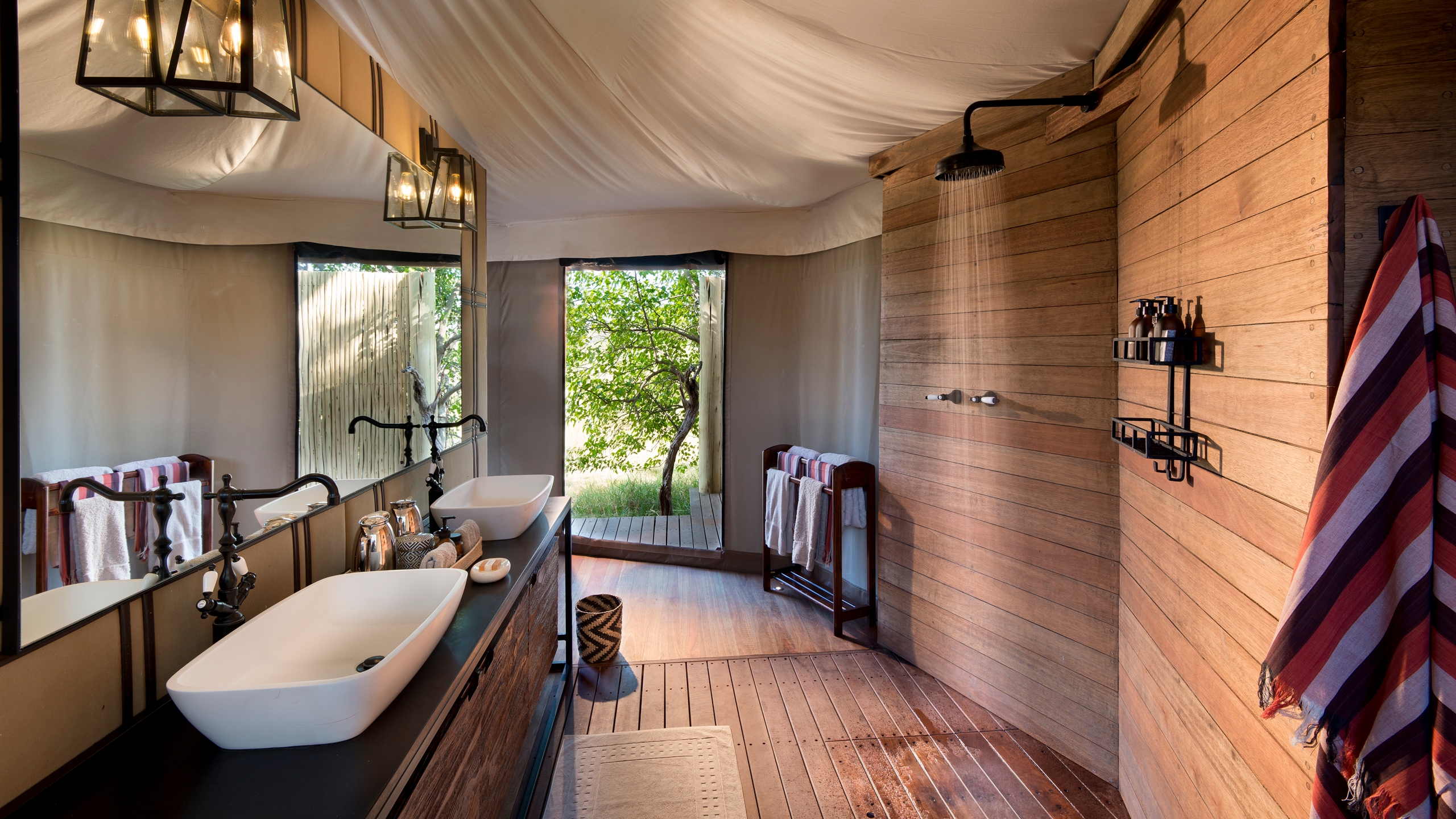 nxabega-lodge-bathroom