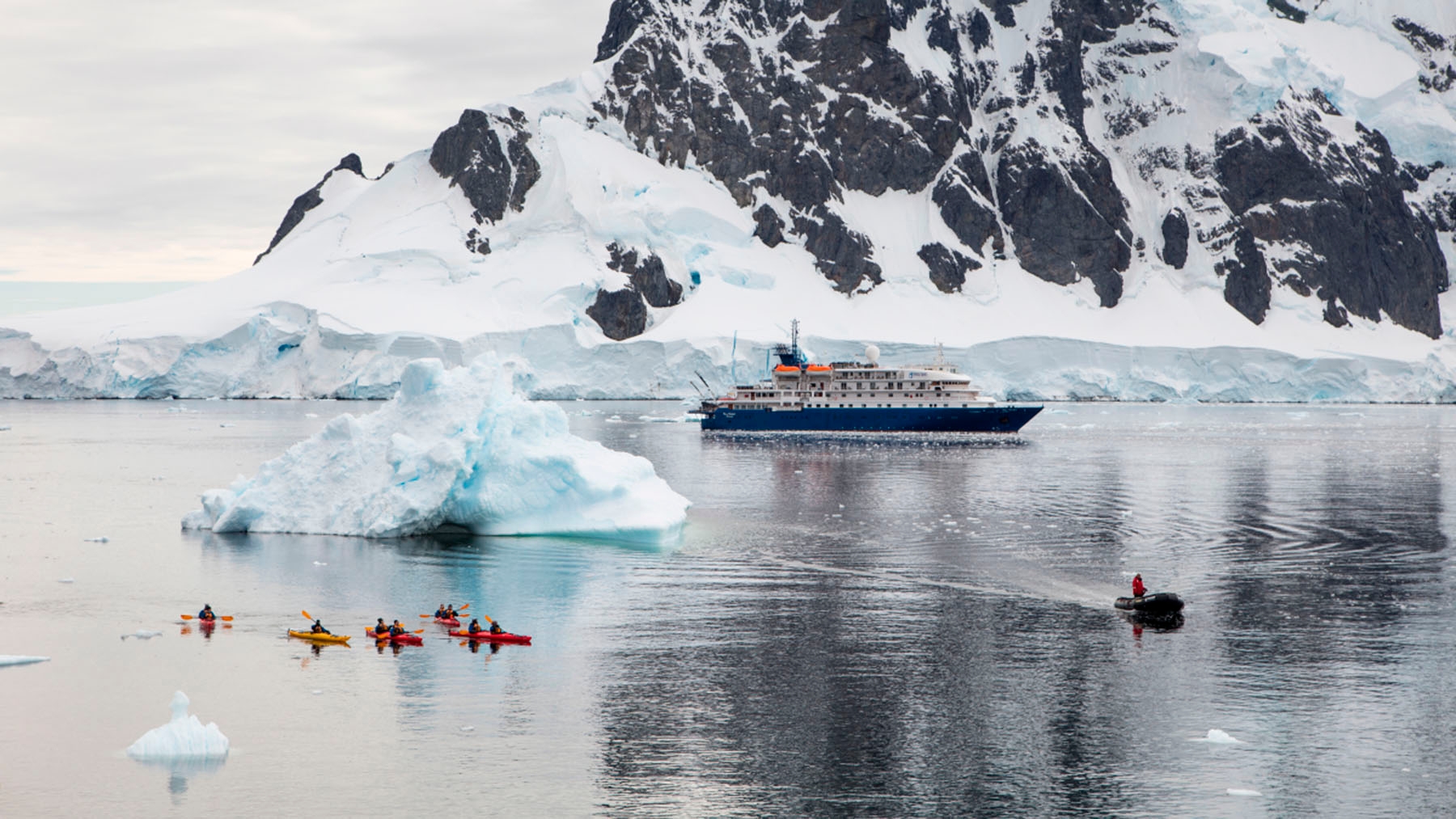 sea-kayaks-expedition-cruise-antarctica