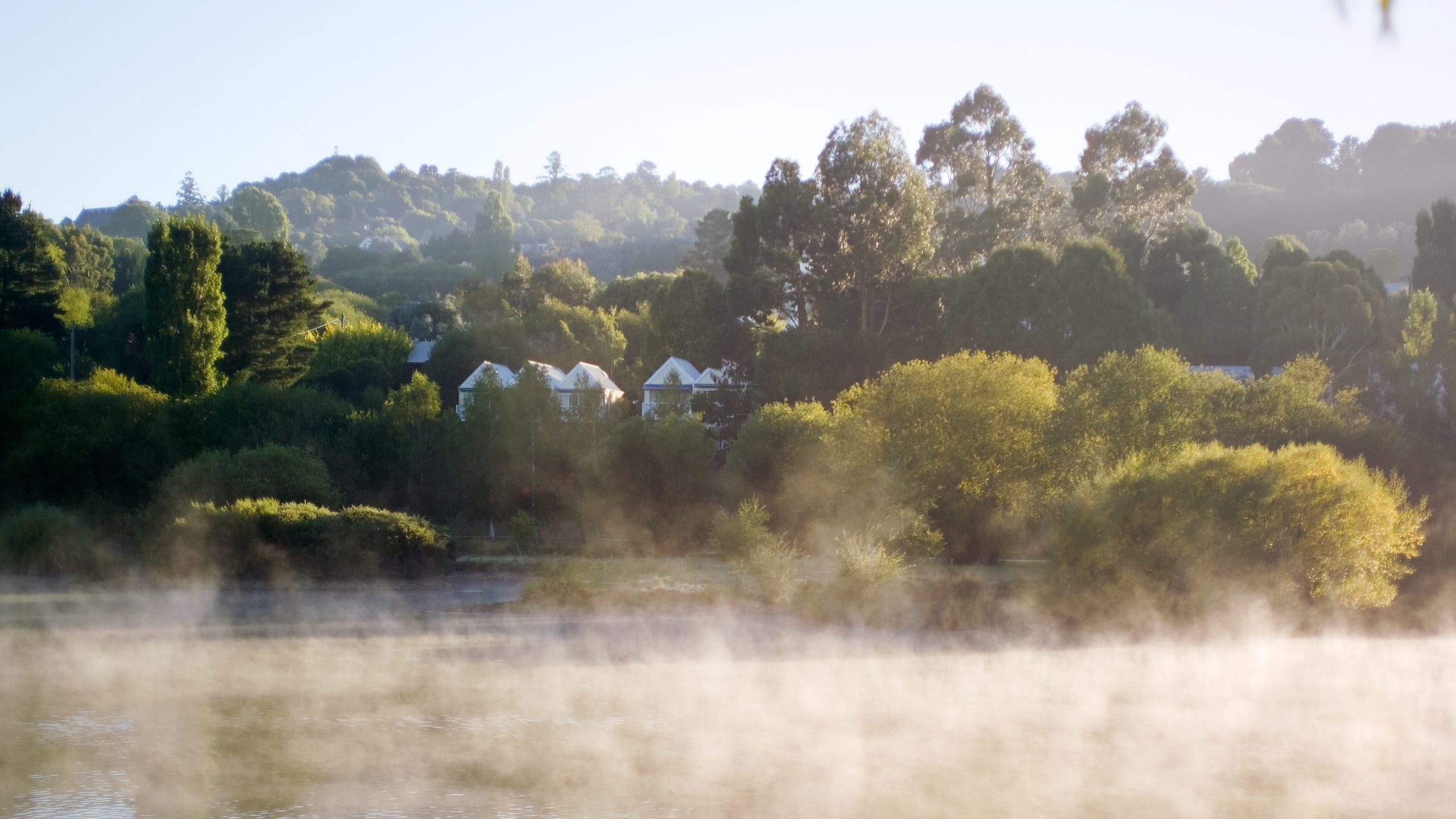 lake-house-daylesford-morning