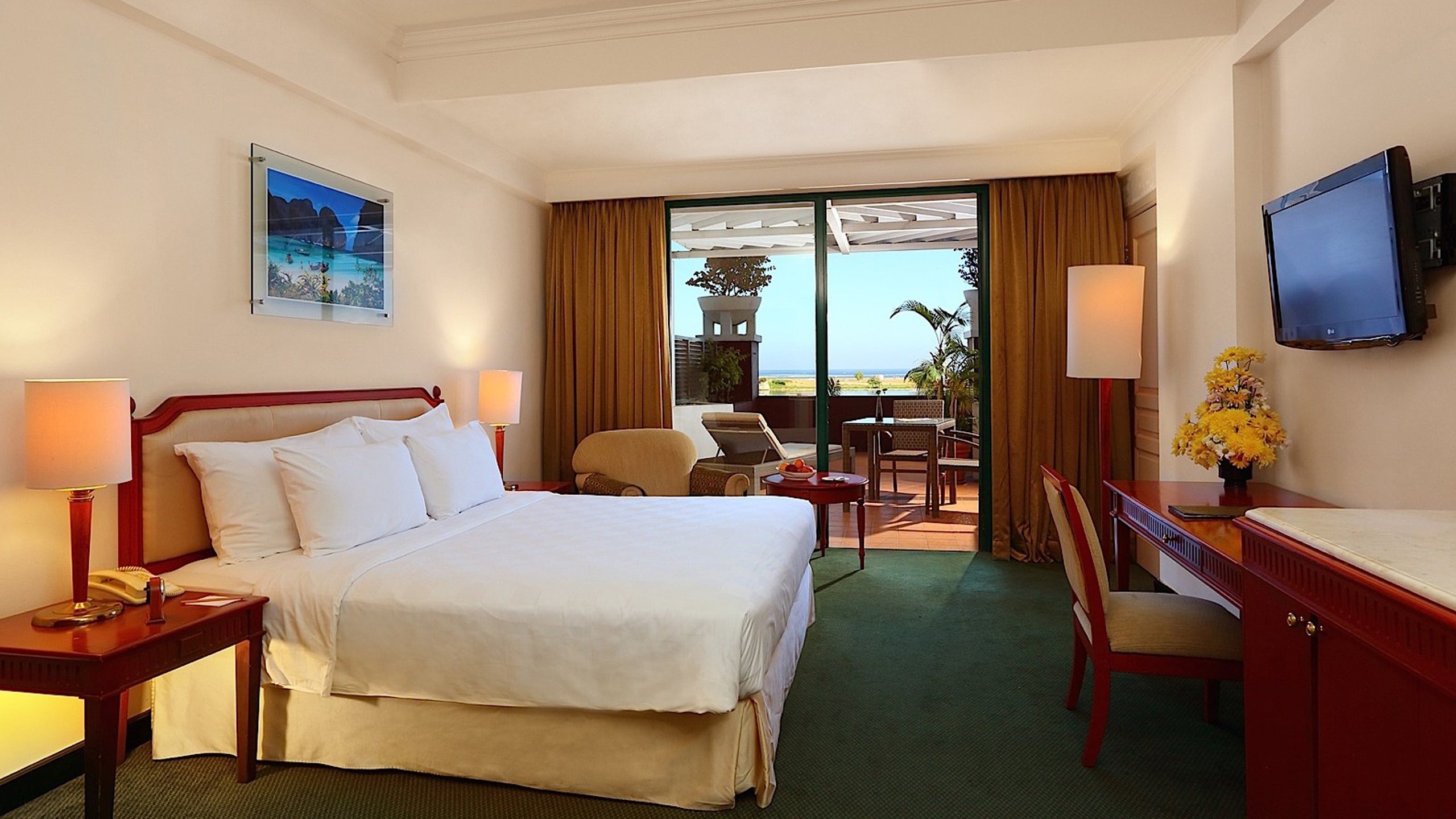 aryaduta-makassar-bedroom