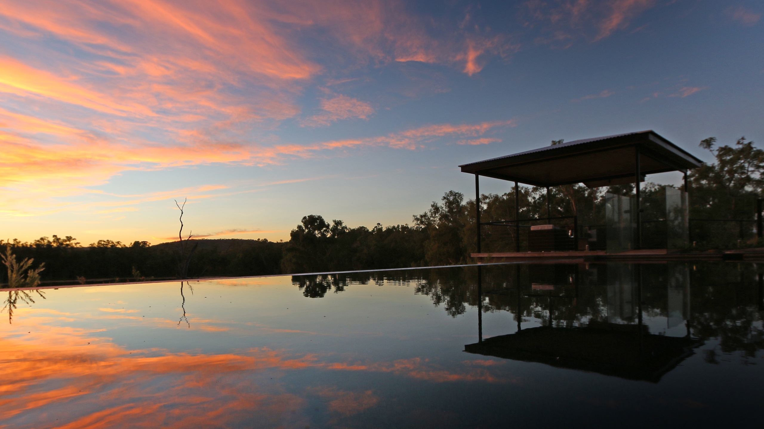 crystalbrook-lodge-pool-at-dawn