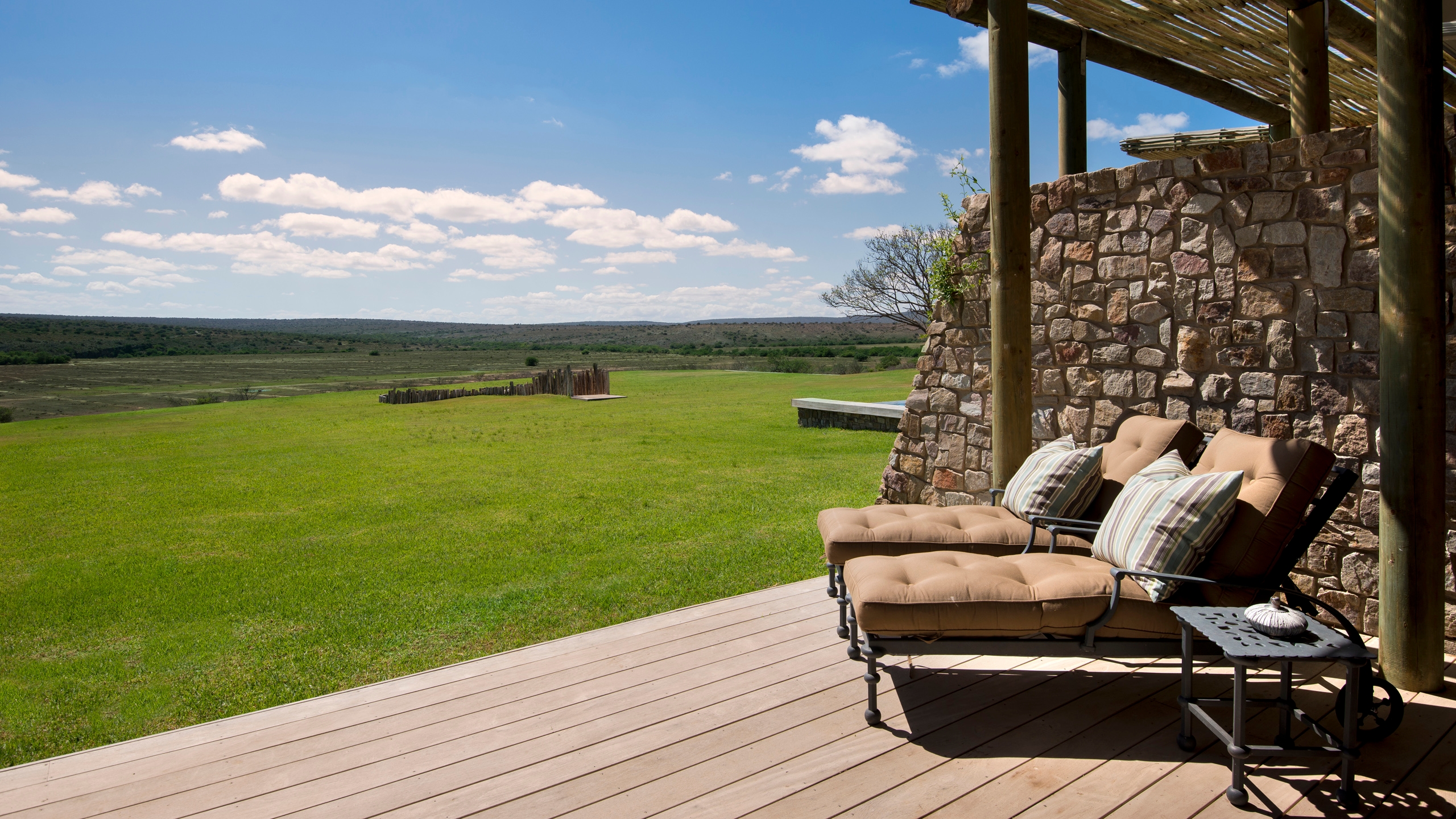 Kwandwe-Fort-House-lawn