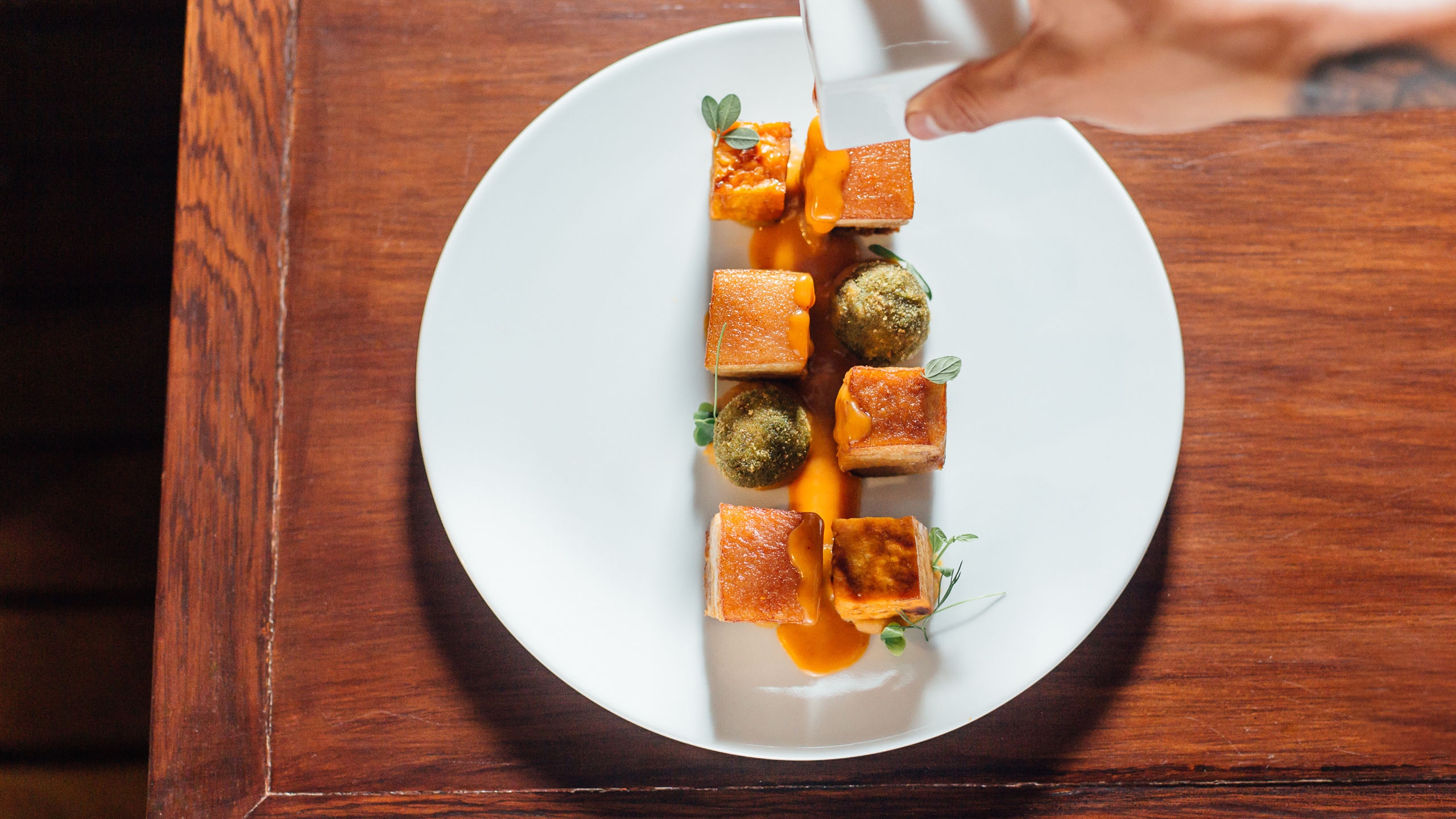 dinner-plate-atix-hotel