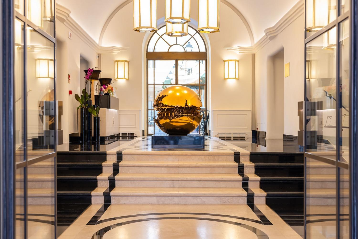 A gold sculpture at Palazzo Ripetta