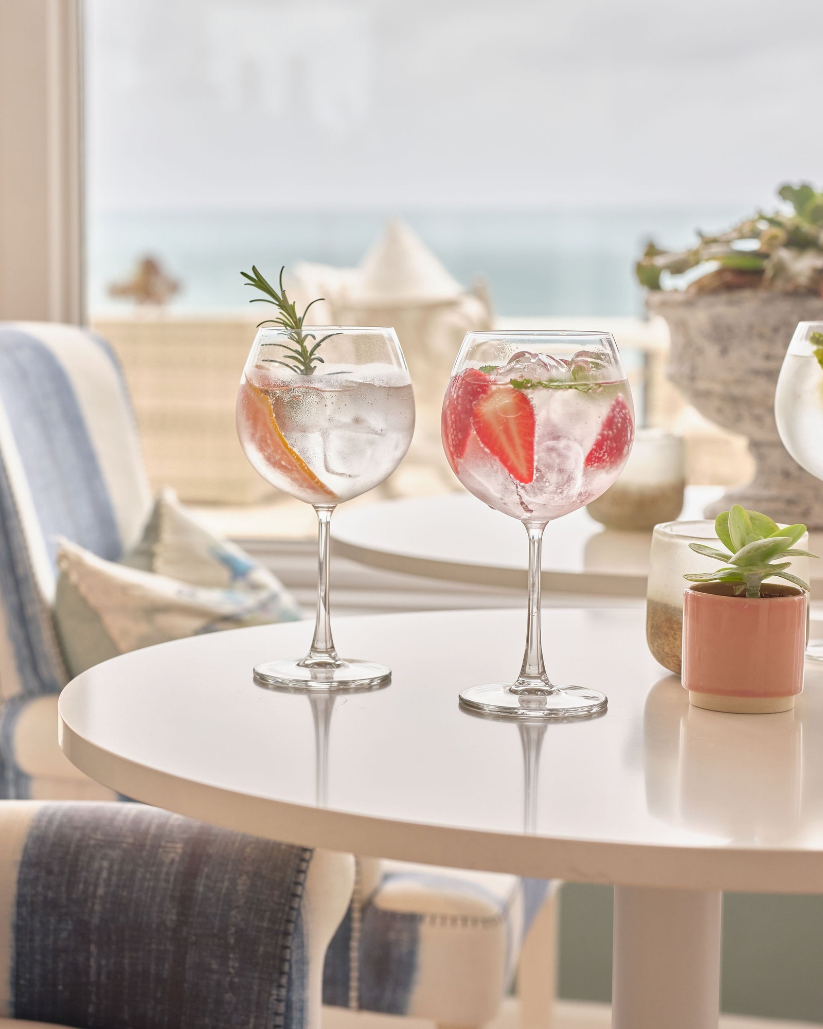 Boskerris Hotel in Cornwall, St Ives, drinks while watching the sunset