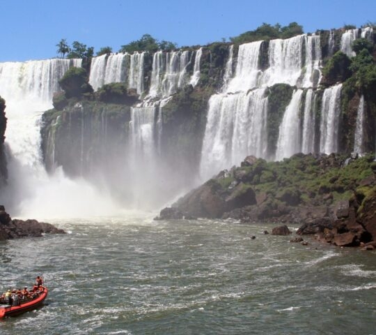 devils-throat-iguassu-falls-argentina