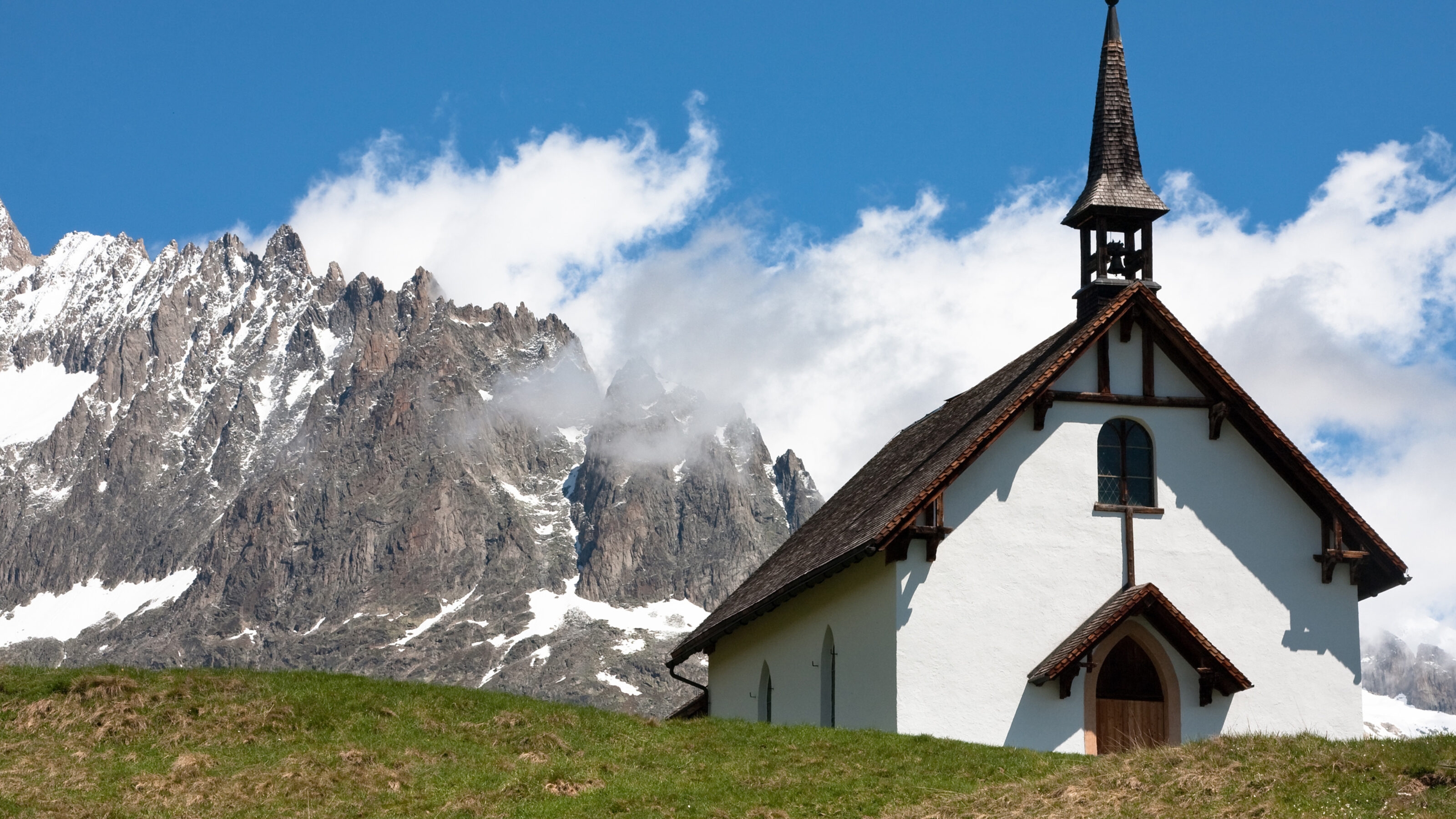 chapel-in-the-mountains-switzerland