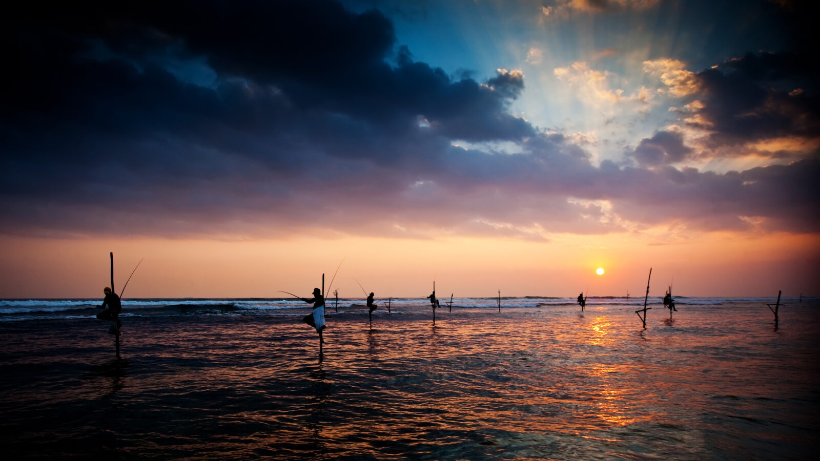 stilt_fishermen_galle_sri_lanka