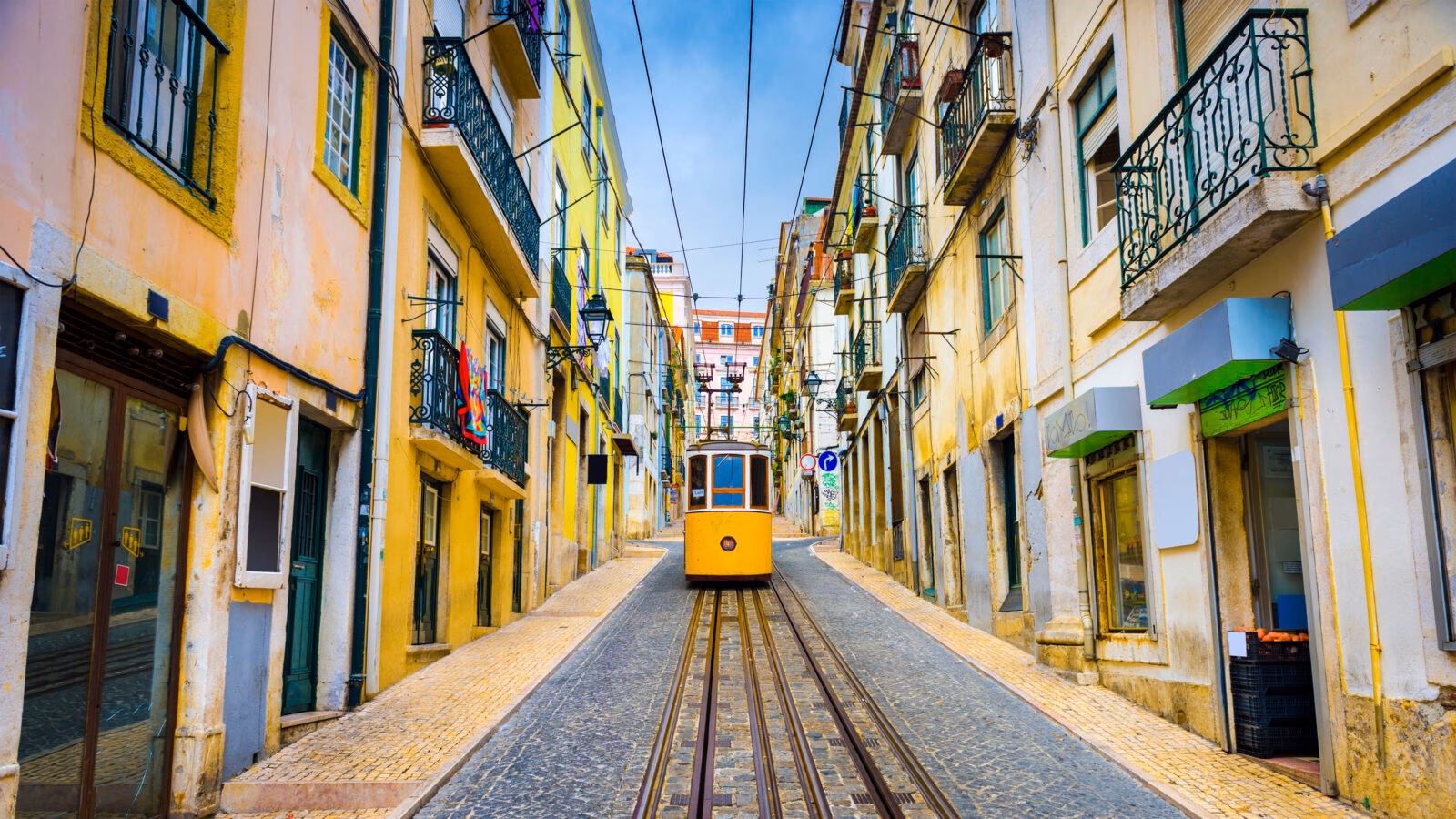 lisbon-tram