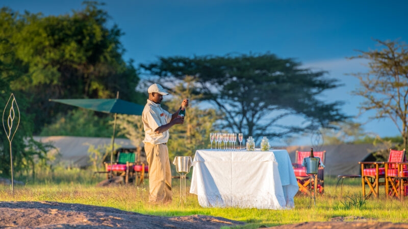 sanctuay-serengeti-mobile-camp-outdoor-dining