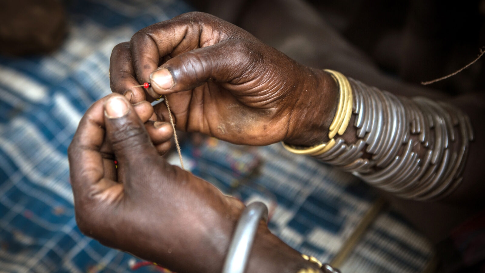 ethiopia-woman-threading-beads