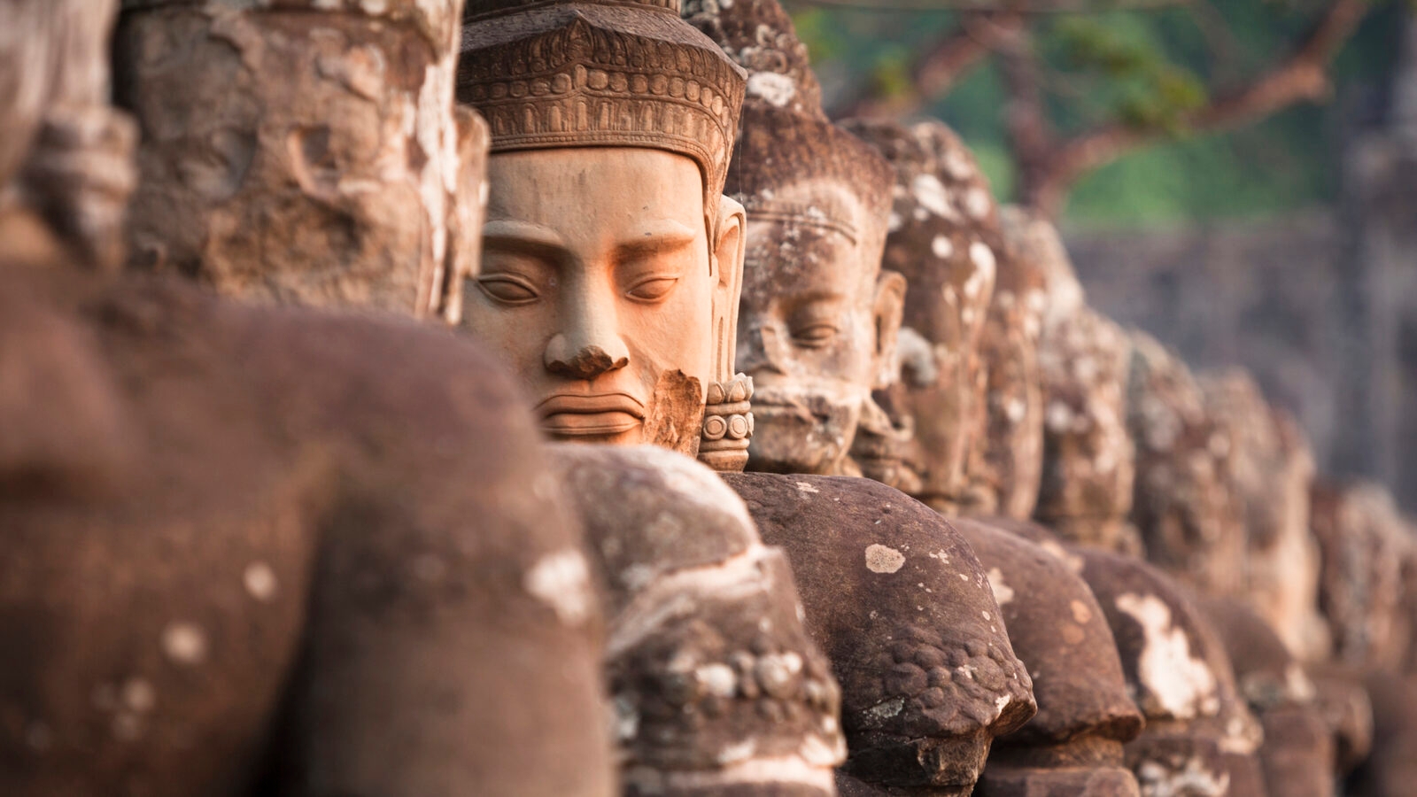 bayon-temple-faces-cambodia