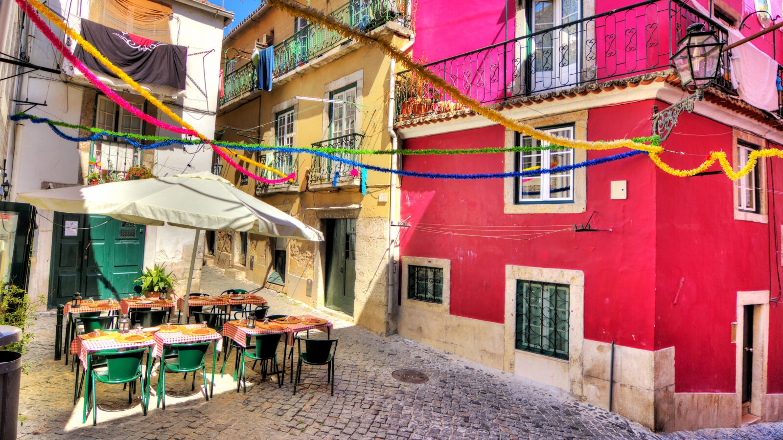 Lisbon-cafe-colours