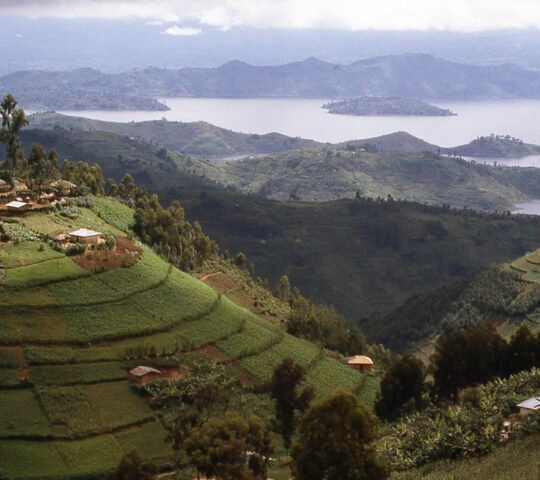 rwanda-hilltop-village-lake-ruhondo